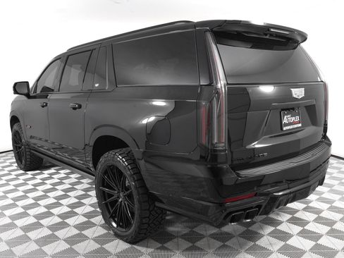 Used 2026 Cadillac Escalade ESV V w/ LPO, ONYX Package AWD/4WD image 7