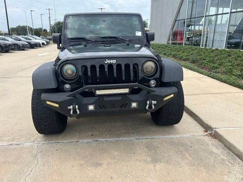 Used 2017 Jeep Wrangler Unlimited Sport w/ Connectivity Group AWD/4WD image 8