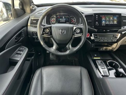 Used 2025 Honda Passport Black Edition image 12