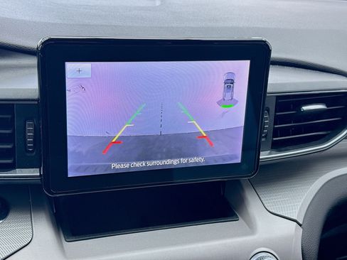 Used 2023 Ford Explorer XLT w/ Equipment Group 202A image 10