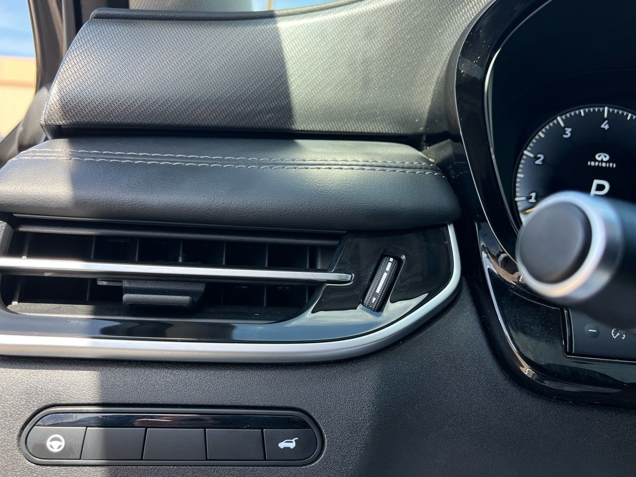 Certified 2024 INFINITI QX60 Luxe FWD image 29