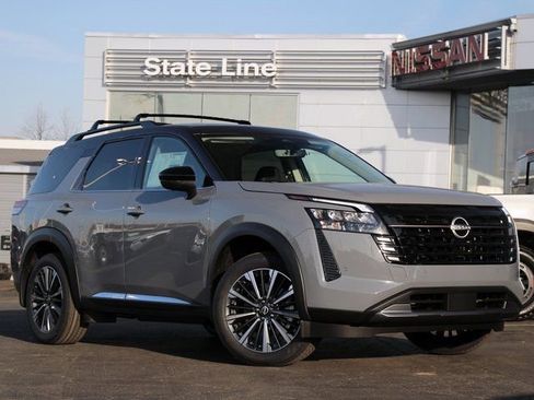 New 2026 Nissan Pathfinder Platinum image 1