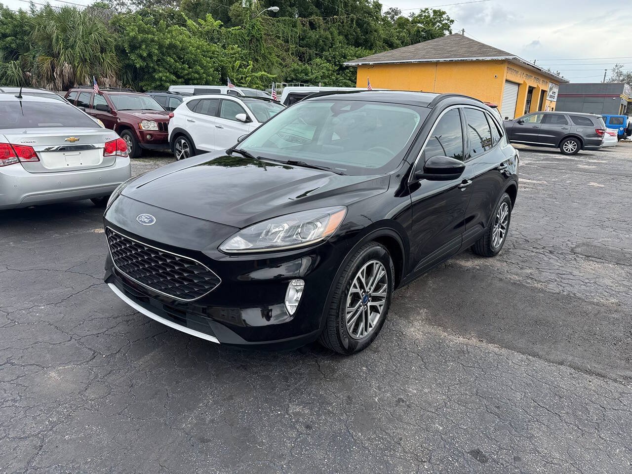 Used 2022 Ford Escape SEL w/ Technology Package FWD image 4