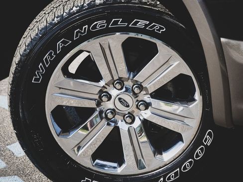 Used 2019 Ford F150 Lariat image 24