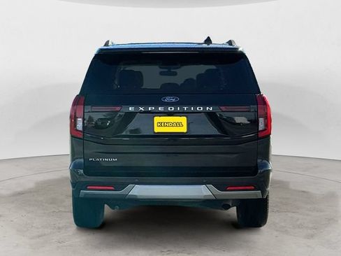 Used 2025 Ford Expedition Platinum w/ Driver's Package AWD/4WD image 4