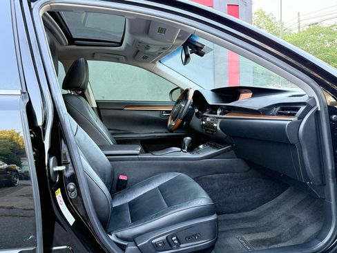 Used 2013 Lexus ES 300h w/ Luxury Pkg FWD image 17