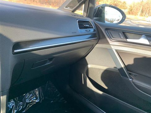 Used 2017 Volkswagen Golf 4-Door image 28