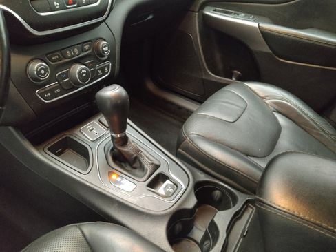 Used 2020 Jeep Cherokee Latitude Lux w/ Quick Order Package 26H Lux image 26