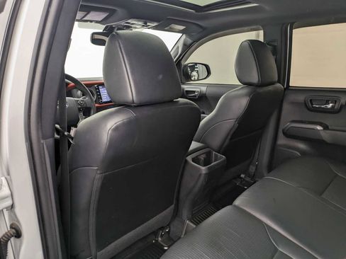 Used 2020 Toyota Tacoma TRD Off-Road w/ TRD Premium Off Road Package image 19