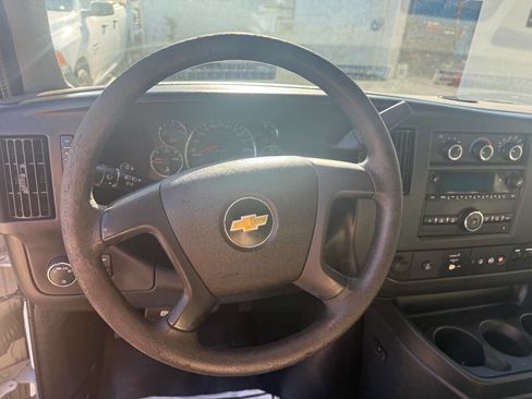 Used 2015 Chevrolet Express 2500 image 15