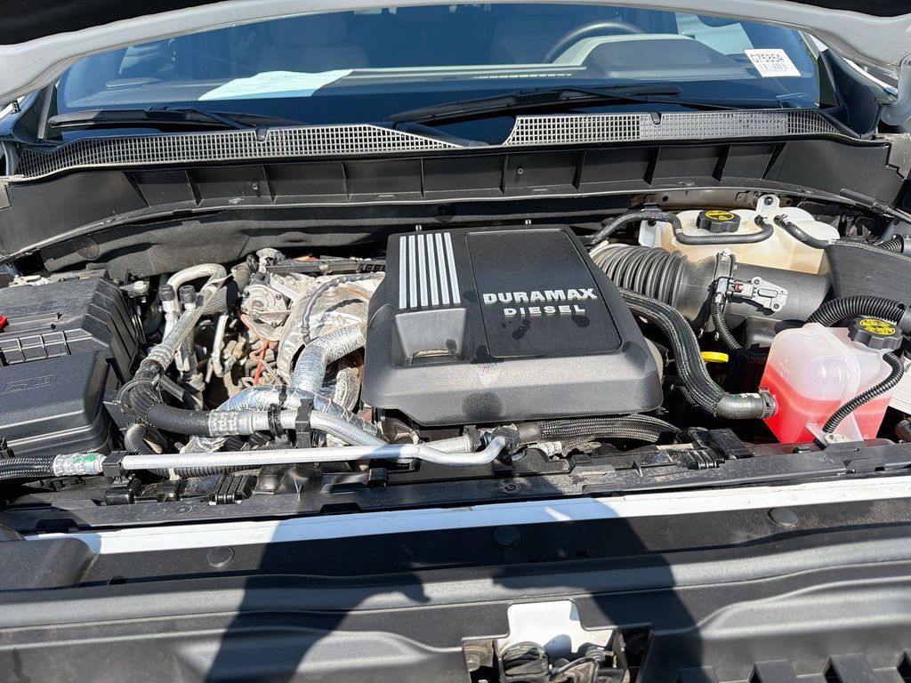 Used 2025 Chevrolet Silverado 1500 LTZ AWD/4WD image 34