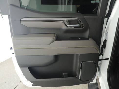 Used 2023 Chevrolet Silverado 1500 ZR2 w/ Technology Package image 13