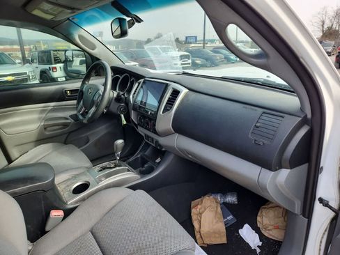 Used 2012 Toyota Tacoma PreRunner image 17