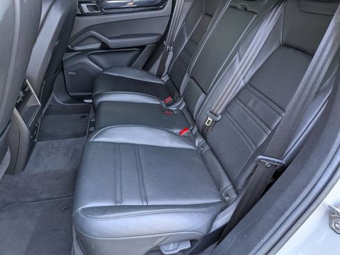 Used 2023 Porsche Cayenne Platinum Edition image 16