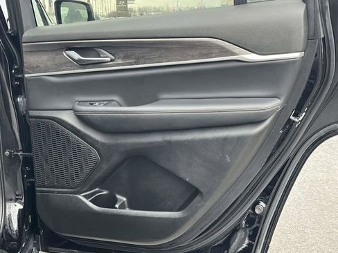 Used 2023 Jeep Grand Cherokee L Limited image 24