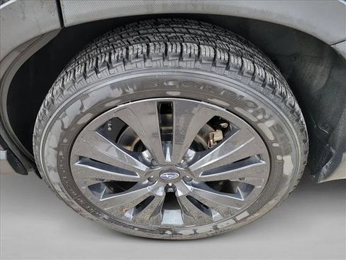 Used 2022 Subaru Ascent Onyx Edition image 12