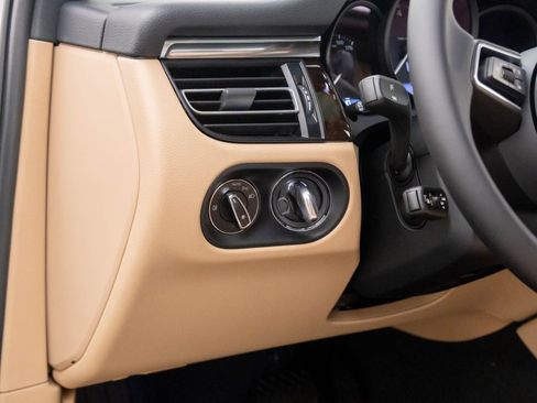 New 2026 Porsche Macan image 19