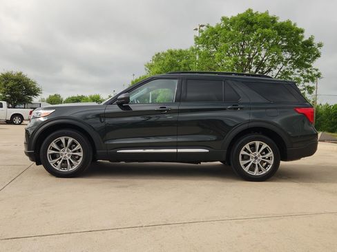 Used 2022 Ford Explorer XLT w/ Equipment Group 202A AWD/4WD image 1