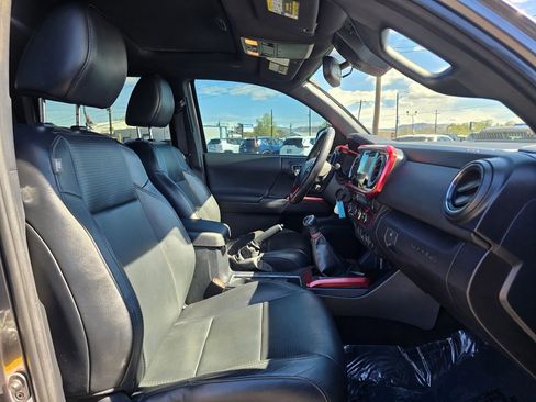Used 2019 Toyota Tacoma SR image 10