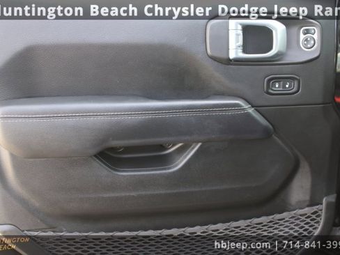 Used 2021 Jeep Wrangler Unlimited Sahara w/ Cold Weather Group image 10