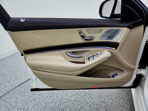 Used 2017 Mercedes-Benz S 550 Sedan image 21