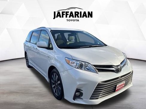 Used 2018 Toyota Sienna XLE Premium image 1