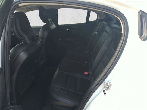 Used 2020 Volvo S60 T5 Momentum w/ Premium Package image 19