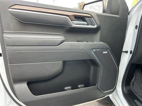 Used 2025 Chevrolet Silverado 1500 LT Trail Boss w/ Convenience Package II image 11