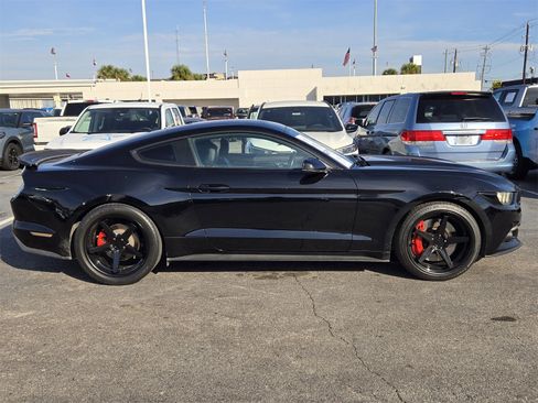 Used 2017 Ford Mustang Premium image 4