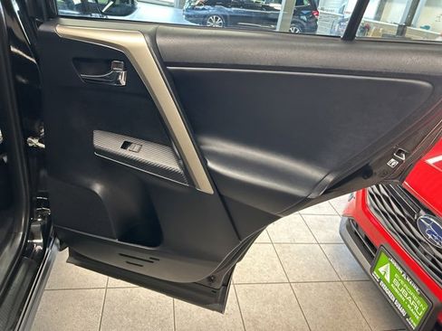 Used 2014 Toyota RAV4 Limited image 21