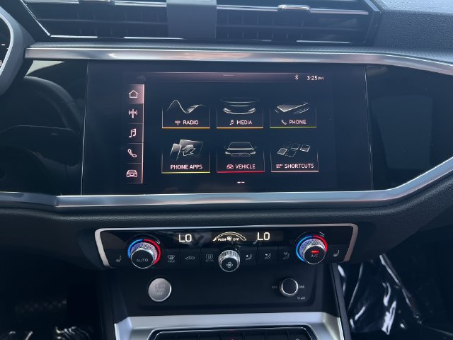 Used 2020 Audi Q3 2.0T Premium w/ Convenience Package AWD/4WD image 23