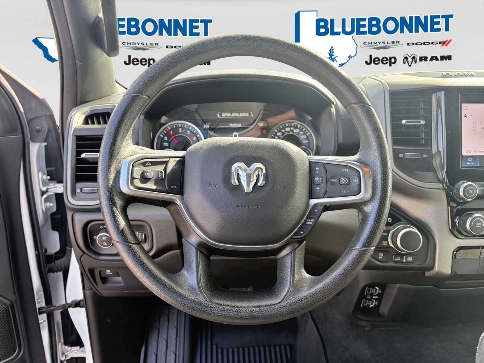 Used 2025 RAM 1500 Warlock AWD/4WD image 13