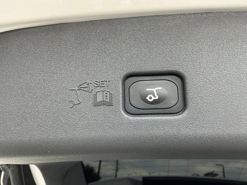 Used 2026 Lincoln Nautilus Premier AWD/4WD image 26