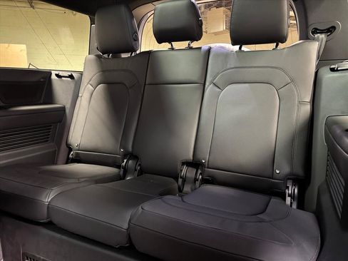 New 2026 Land Rover Defender 130 X-Dynamic SE image 28