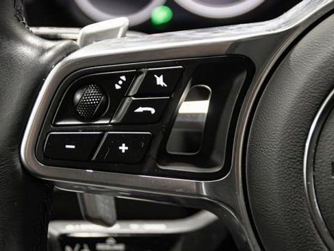 Used 2023 Porsche Cayenne S Platinum image 9