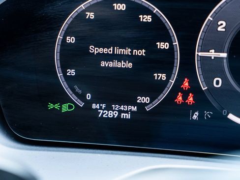 Used 2025 Porsche Panamera w/ Premium Package RWD image 33