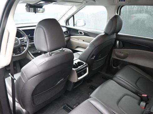 Used 2026 Kia Carnival FWD image 30