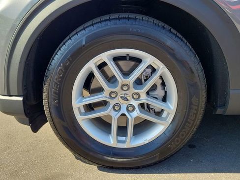 Used 2025 Ford Explorer Active image 27