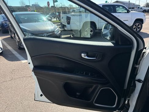 Used 2019 Jeep Compass Latitude AWD/4WD image 33