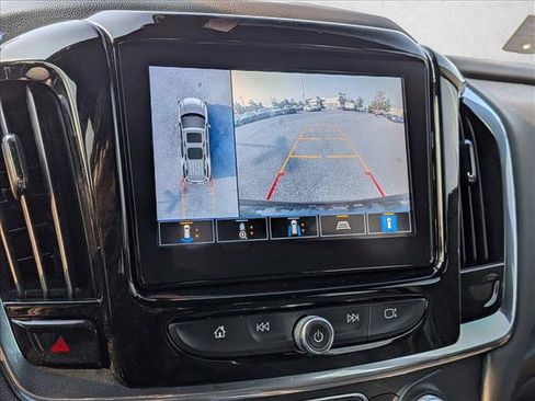 Used 2023 Chevrolet Traverse LT FWD image 12