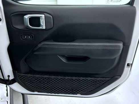 Used 2020 Jeep Gladiator Overland image 16