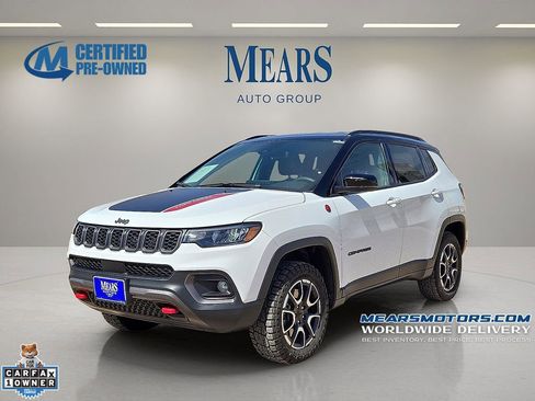 Used 2024 Jeep Compass Trailhawk image 1