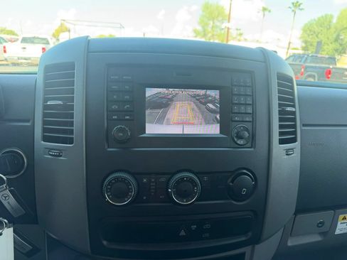Used 2017 Mercedes-Benz Sprinter 2500 image 21