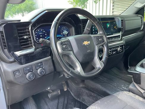Used 2024 Chevrolet Silverado 1500 LT AWD/4WD image 9