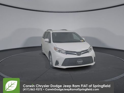 Used 2019 Toyota Sienna LE image 4