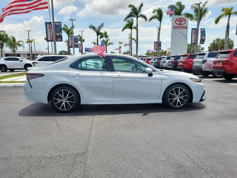 Used 2023 Toyota Camry SE FWD image 13