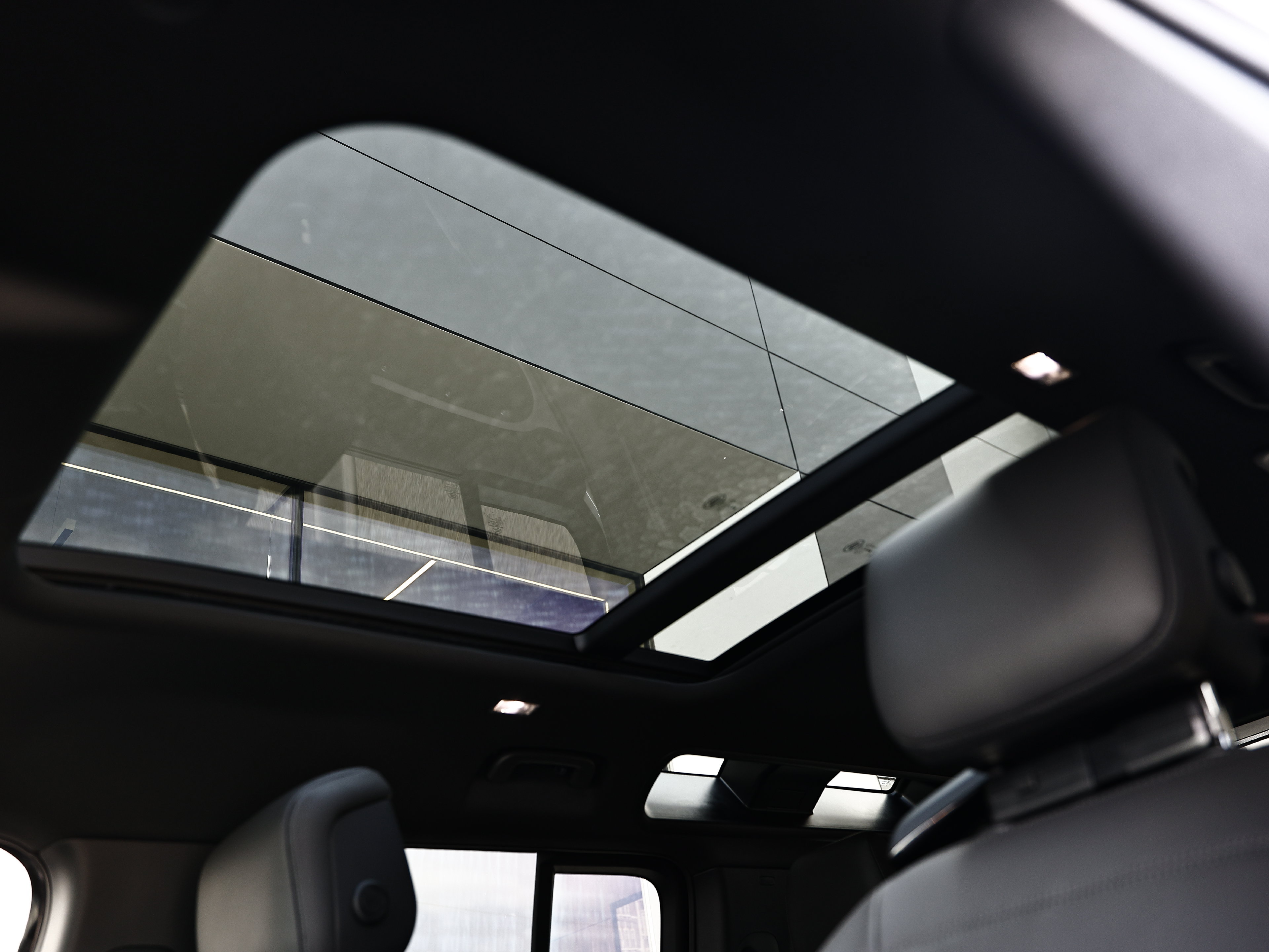 New 2026 Land Rover Defender 110 X-Dynamic SE AWD/4WD image 21