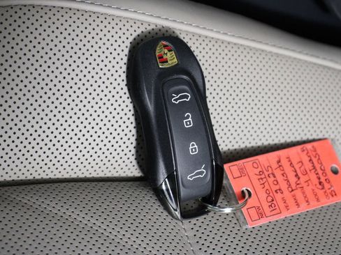 Certified 2025 Porsche Macan 4 Electric image 32