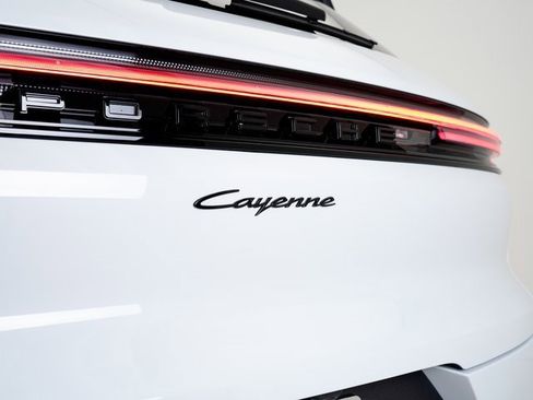 New 2025 Porsche Cayenne image 29