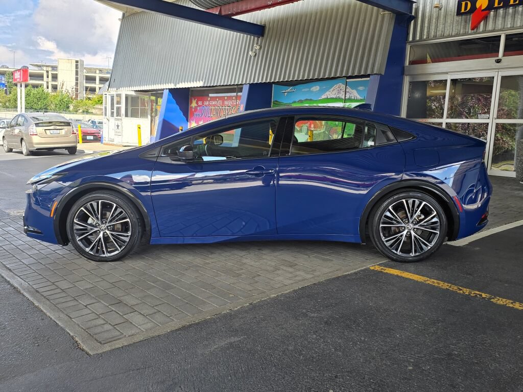 Used 2024 Toyota Prius XLE FWD image 8